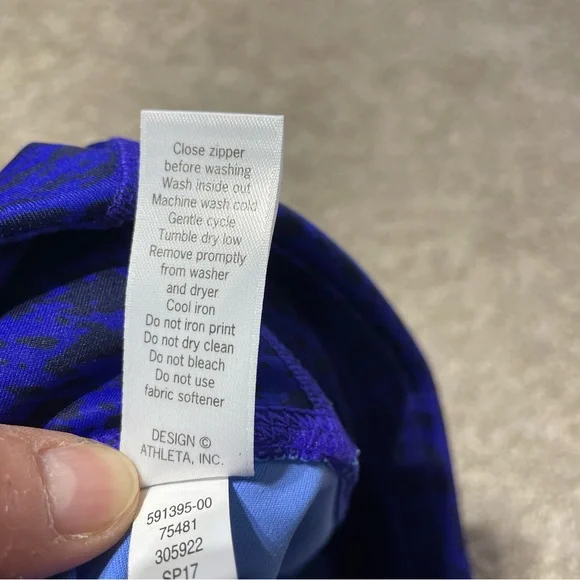 Athleta Asym Sonar Camo 7/8 Leggings XS - Picture 8 of 9